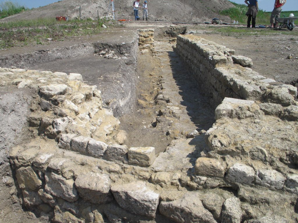 Un oeil sur les fouilles - Grande Avenue2 - Crédits site du Fâ
