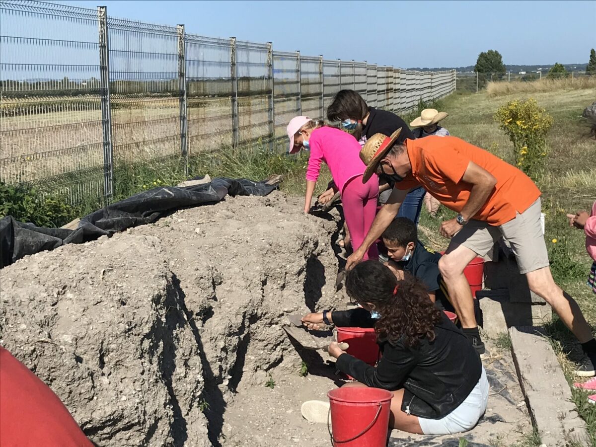 Visiteurs lord du stage d'initiation à l'archéologie
