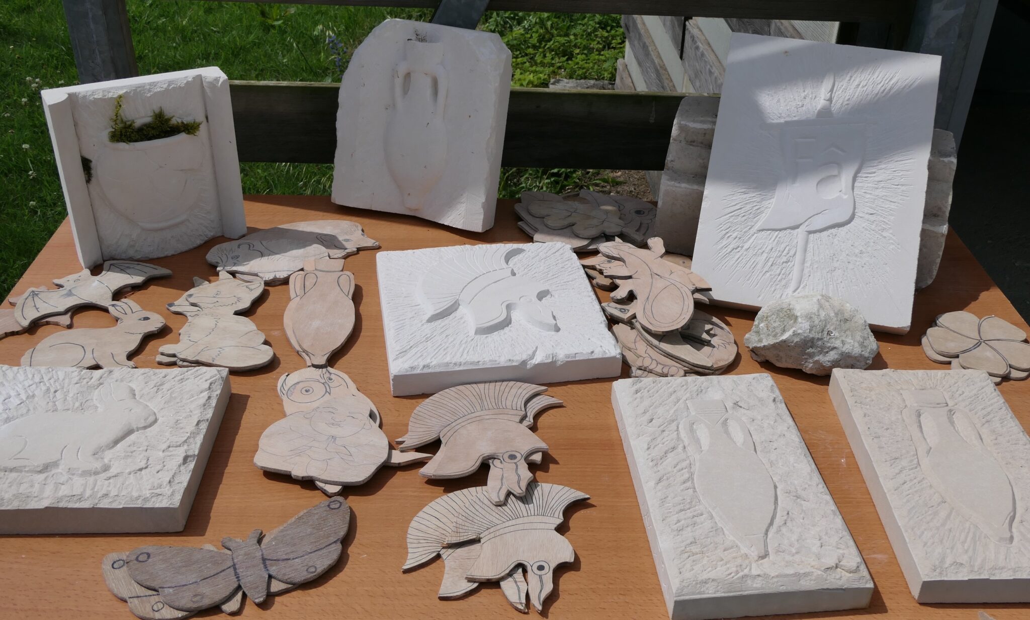 Pierre de Crazannes, gabarits de l'atelier sculpture Fâ Barzan Charente maritime