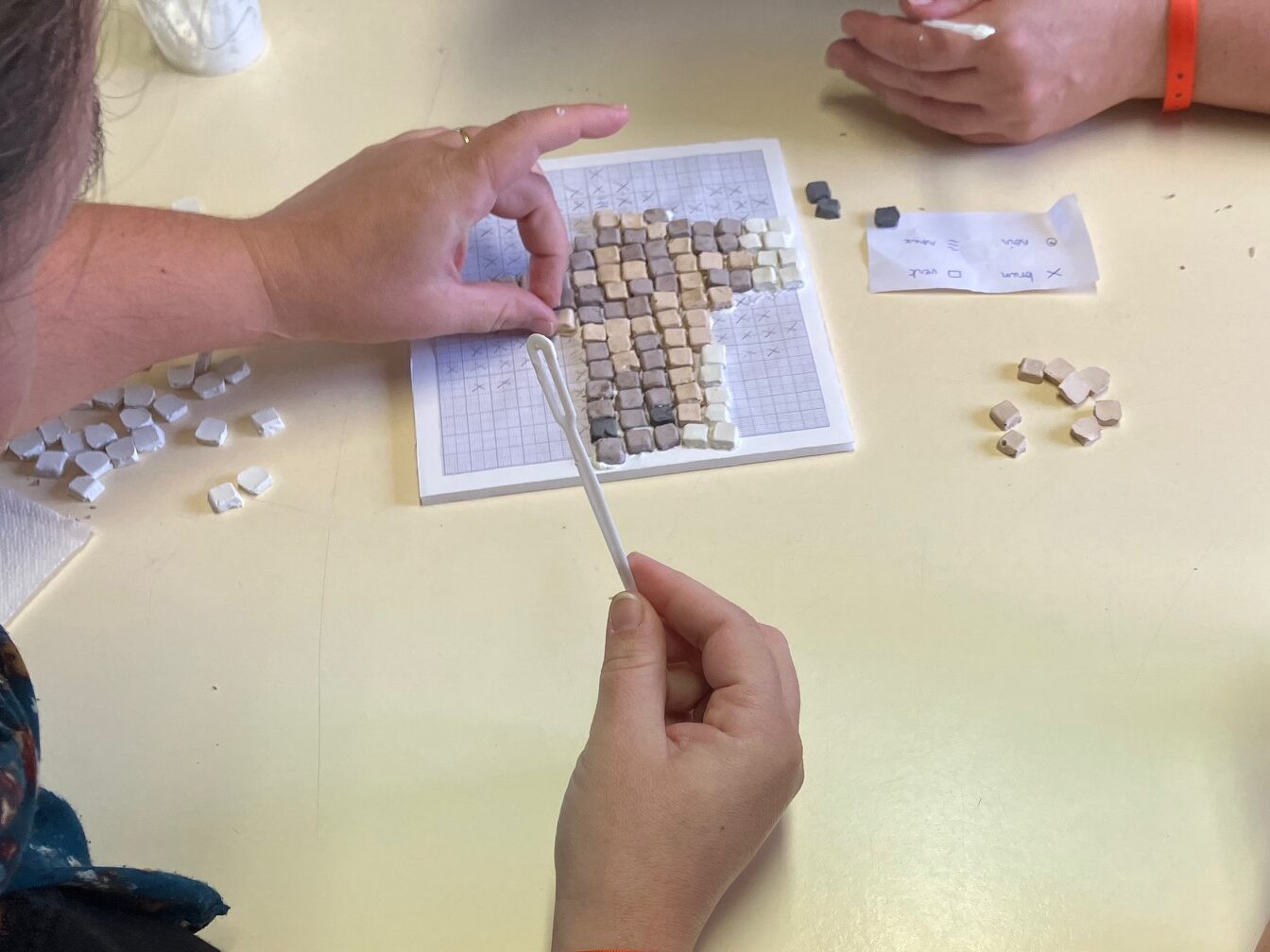 Atelier de fabrication de mosaïque